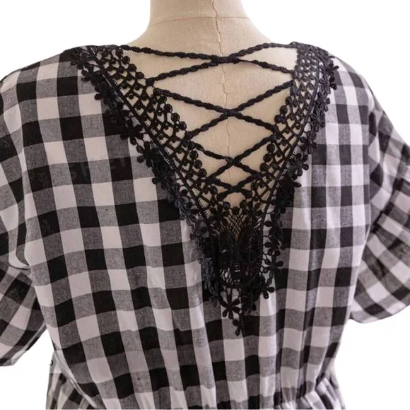 🖤 PLUS Dress 🖤 - Picture 3 of 4